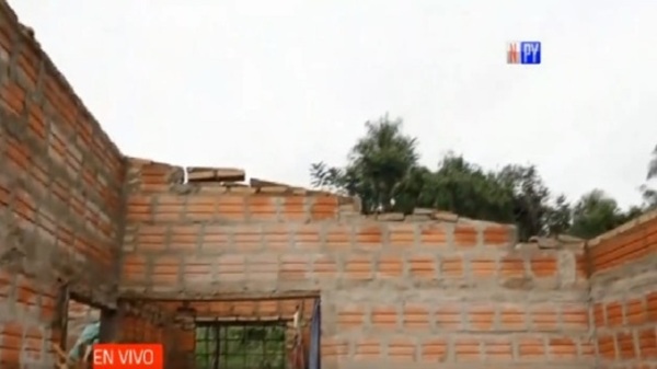 Tormenta dejó sin nada a una familia en Areguá - PARAGUAYPE.COM