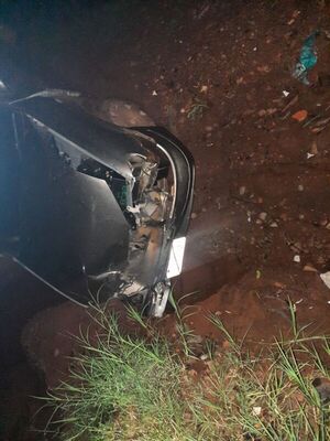 Provocó accidente en Brasil, huyó al lado paraguayo, cayó a una cuneta y abandonó a su acompañante
