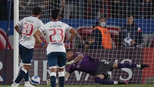 Nacional vuelve a fallar un penal e iguala con Estudiantes
