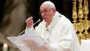 En misa Crismal del Jueves Santo, el Papa pidió dejar que el Señor destruya nuestros «ídolos escondidos»