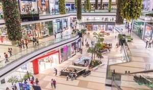 Crisis económica tiene un fuerte impacto en los centros comerciales | 1000 Noticias