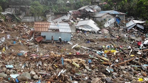 Ascienden a 133 los muertos por aludes e inundaciones por tormenta tropical en Filipinas - .::Agencia IP::.