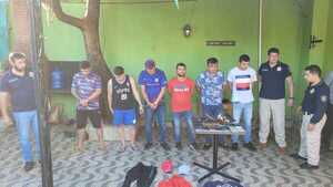 Alto Paraná: Detienen a una gavilla de delincuentes tras cometer violento asalto a una tienda | Noticias Paraguay