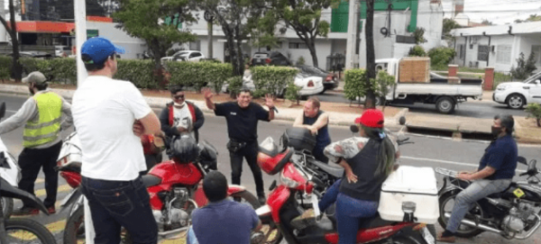 Trabajadores de delivery repudian supuesta extorsión de camioneros al Gobierno | Noticias Paraguay