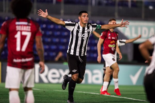 'Tacuara' Cardozo, el goleador histórico de Libertad en la Copa Libertadores