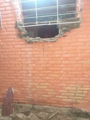 Aprehenden a un hombre que aparentemente estaba robando en una escuela de Limpio - Nacionales - ABC Color