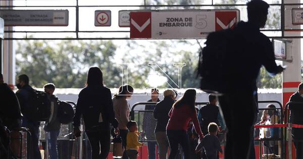 La Nación / Más de 100.000 personas ya pasaron por la Terminal de Asunción en Semana Santa