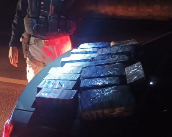 Detienen a mujer con vientre falso lleno de productos de contrabando - ABC en el Este - ABC Color