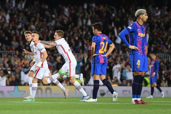 Eintracht Frankfurt eliminó al FC Barcelona de Europa League y es semifinalista | 1000 Noticias