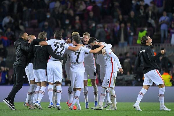 El Barça revive sus fantasmas europeos ante el Eintracht - Fútbol Internacional - ABC Color
