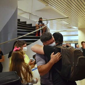 Repatrian a otros 4 estudiantes paraguayos desde Rusia | 1000 Noticias