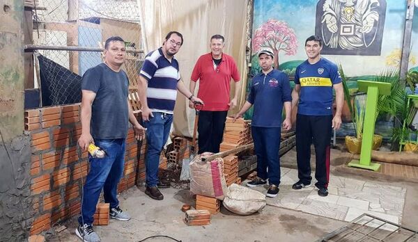 Internos construyen una capilla dentro de la penitenciaría de CDE - ABC en el Este - ABC Color