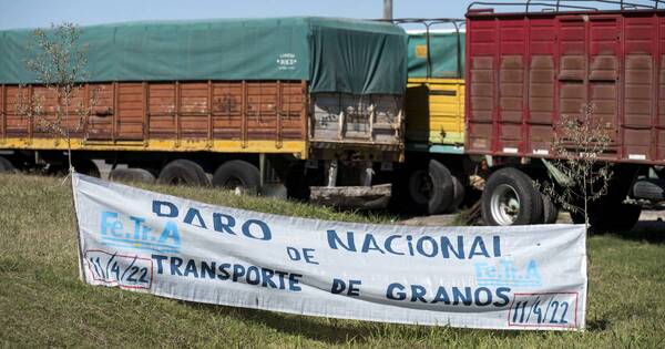 La Nación / Huelga de transportistas en Argentina paralizó las exportaciones de alimentos