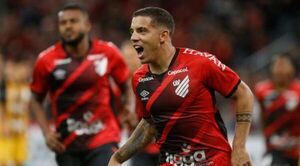 Paranaense vence a The Strongest y se une a Libertad en la punta