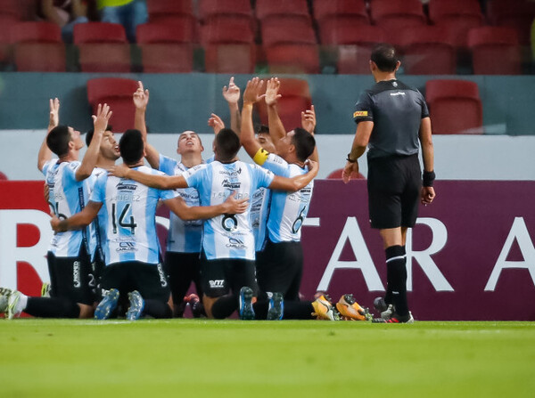 Valioso empate en Porto Alegre - APF