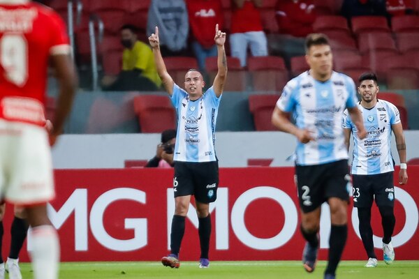 Versus / Guaireña dio cátedra de entrega y se trajo un empate de Porto Alegre - PARAGUAYPE.COM
