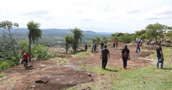 La Nación / Cerro Jejupi: una experiencia de Viernes Santo en lo alto de Yaguarón