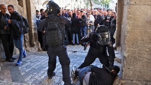 Violentos cruces en Jerusalén dejan más de 100 heridos | 1000 Noticias