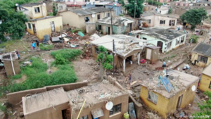 Suben a 400 los muertos por inundaciones en Sudáfrica y sigue la búsqueda de desaparecidos - .::Agencia IP::.