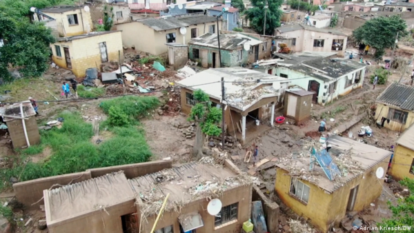 Suben a 400 los muertos por inundaciones en Sudáfrica y sigue la búsqueda de desaparecidos - .::Agencia IP::.