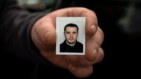 El drama íntimo de los ucranianos que buscan a sus familiares muertos en la matanza de Bucha