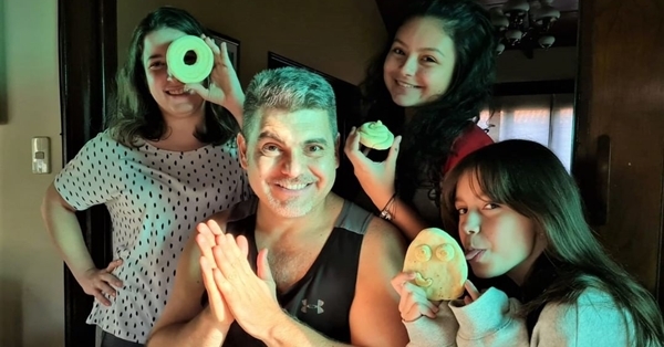 Luis Bareiro preparó chipa con sus hijas y propone algo insólito