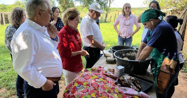 La Nación / Baruja y Majo Argaña compartieron el chipa’apo con exembajadores extranjeros, en Carapeguá