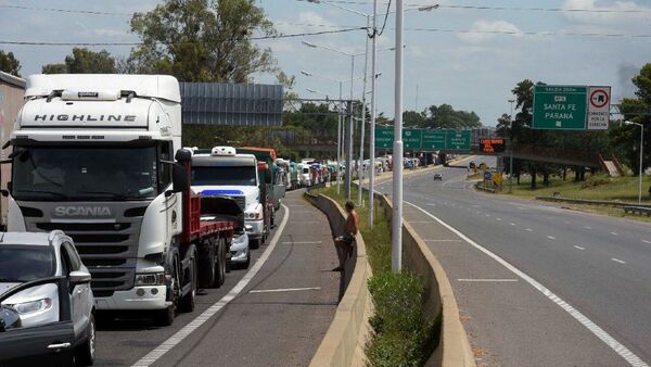 Diario HOY | Transportistas argentinos levantan paro y se normalizan exportaciones alimentarias