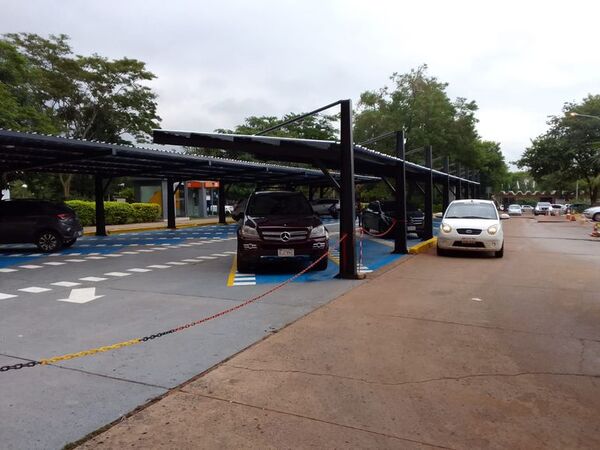 Estacionamiento para médicos es prioridad del IPS antes que los familiares de pacientes - Nacionales - ABC Color