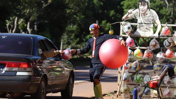 Crónica / La "vecindad del Chavo" se puso a vender pelotas en pleno Viernes Santo