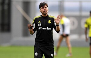 Versus / Tras empatar con Guaireña, el Inter de Porto Alegre despidió al DT - PARAGUAYPE.COM