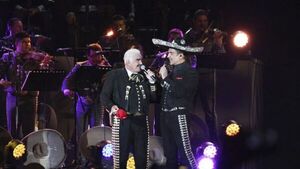 Alejandro Fernández recuerda a su papá en concierto de Acapulco