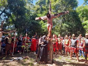 Emocionante y multitudinario vía crucis “viviente” en Atyrá - Nacionales - ABC Color
