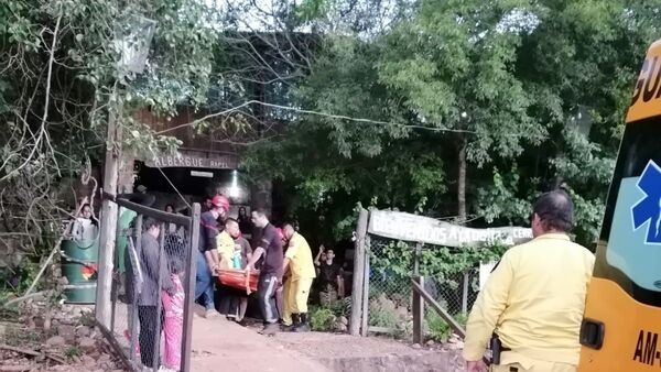 Bomberos rescatan a un hombre del cerro Hũ