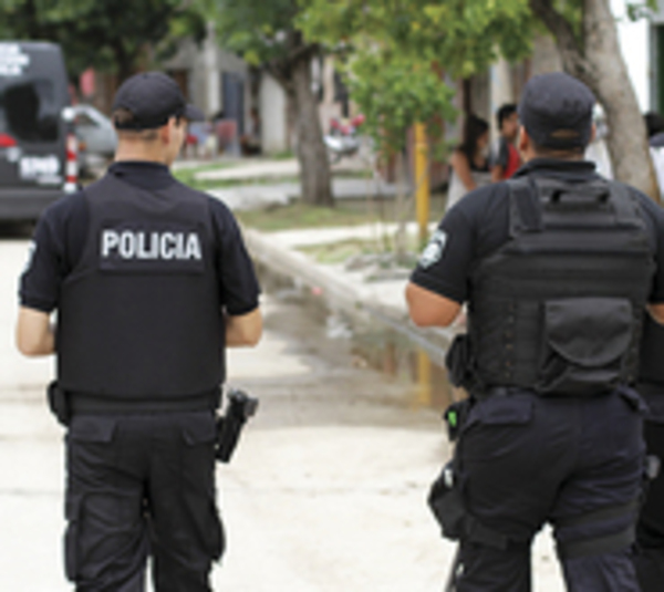 Policías usaron un taxi para perseguir a ladrón - Paraguay.com