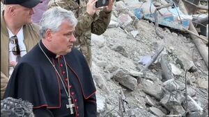 "Faltan lágrimas, faltan palabras" dice el cardenal Krajewski tras visitar Bucha y Borodianka