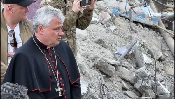 "Faltan lágrimas, faltan palabras" dice el cardenal Krajewski tras visitar Bucha y Borodianka