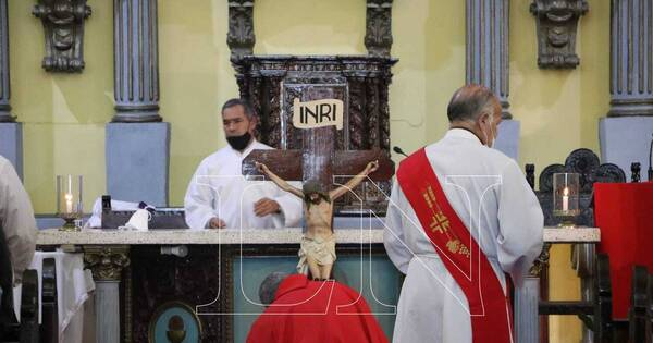 La Nación / Viernes Santo: luego de dos años, fieles volvieron a vivir una la Semana Santa presencial