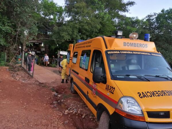 Paraguarí: bomberos rescatan a accidentado en el Cerro Hũ - Nacionales - ABC Color