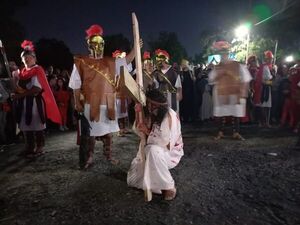 Vía crucis en el Cerro Ñemby congregó a una multitud - Nacionales - ABC Color