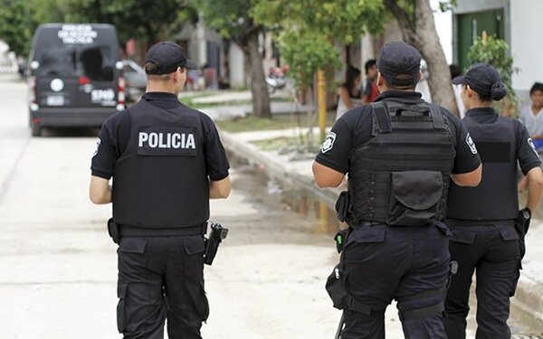 Policías no tenían patrullera y persiguieron a ladrones en taxi - PARAGUAYPE.COM