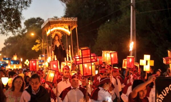Tañarandy: Impresionante y masivo acompañamiento a la Dolorosa en su procesión