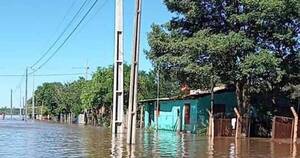 La Nación / Coronel Martínez, bajo agua por desborde de Tebicuarymí