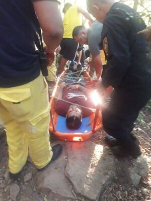 Rescatan a un joven herido en la cima del cerro Hû