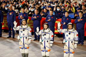 Cápsula china con tres astronautas aterriza tras 183 días en el espacio - El Independiente
