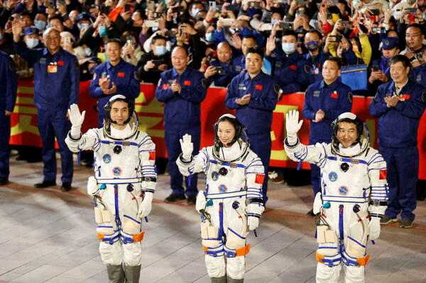 Cápsula china con tres astronautas aterriza tras 183 días en el espacio - El Independiente