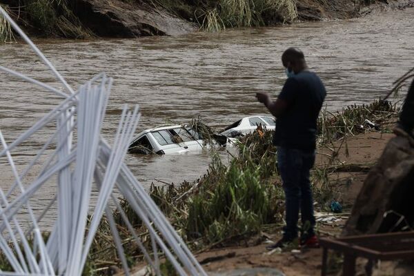 Graves inundaciones en Sudáfrica suman 398 muertos - Mundo - ABC Color