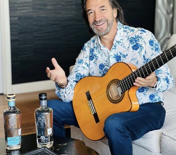 Mientras su doña deleita al rollo con sus fotos, el Buki dice: “las inseguridades ajenas nunca serán culpa tuya”