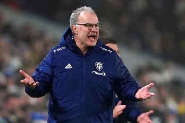 Diario HOY | Simpatizantes del Leeds publican mensaje para Bielsa en diario argentino