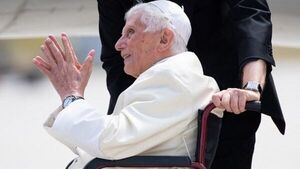 Benedicto XVI cumple 95 años, débil físicamente, pero con lucidez